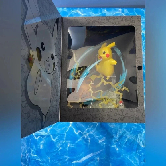 Pokémon 1/10 Scale Pikachu  Light FX Collector’s 13” Statue - BNIB - Very Epic - Picture 9 of 13